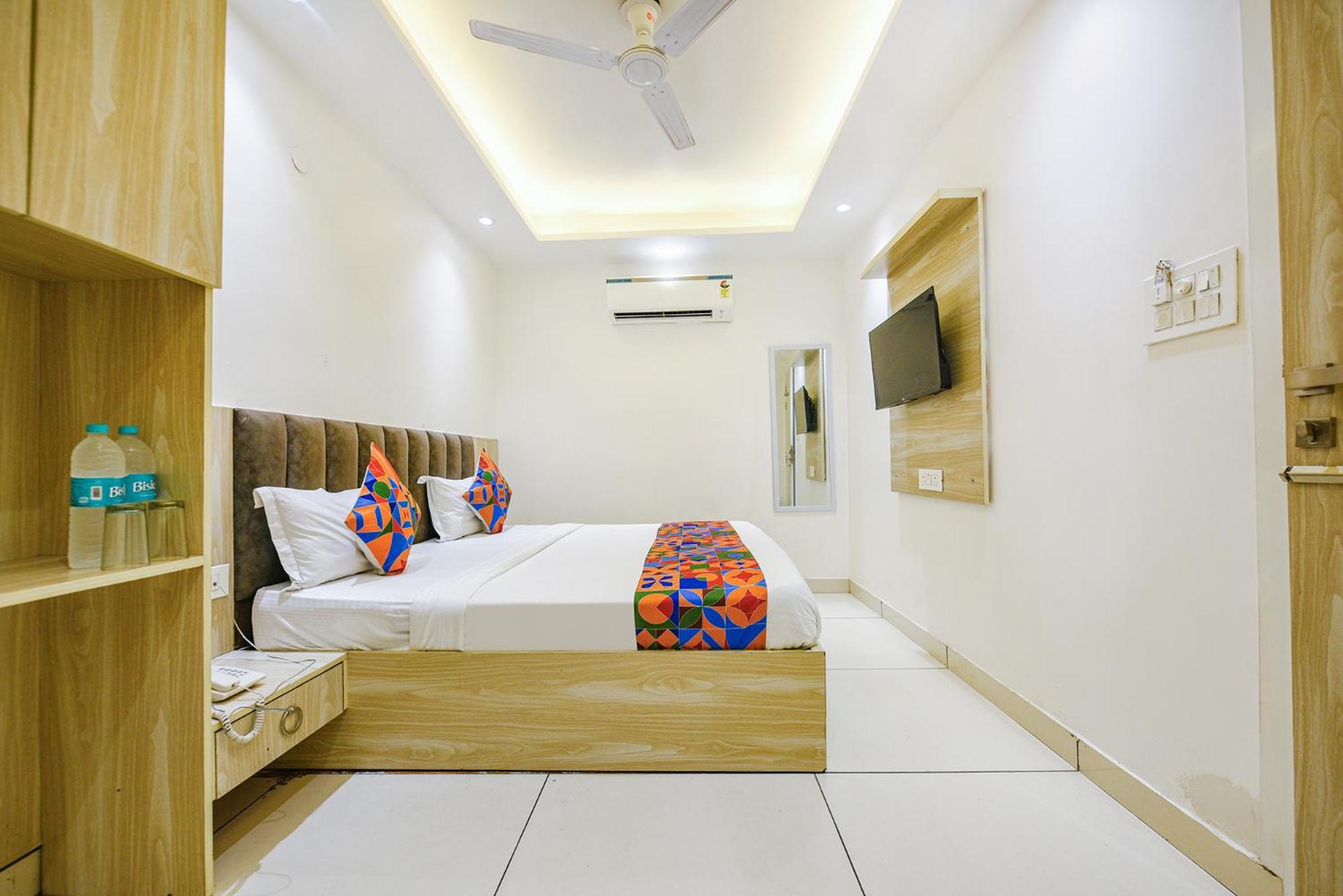 Fabhotel Luxury Inn Near Adarsh Nagar Metro Delhi  Exteriör bild