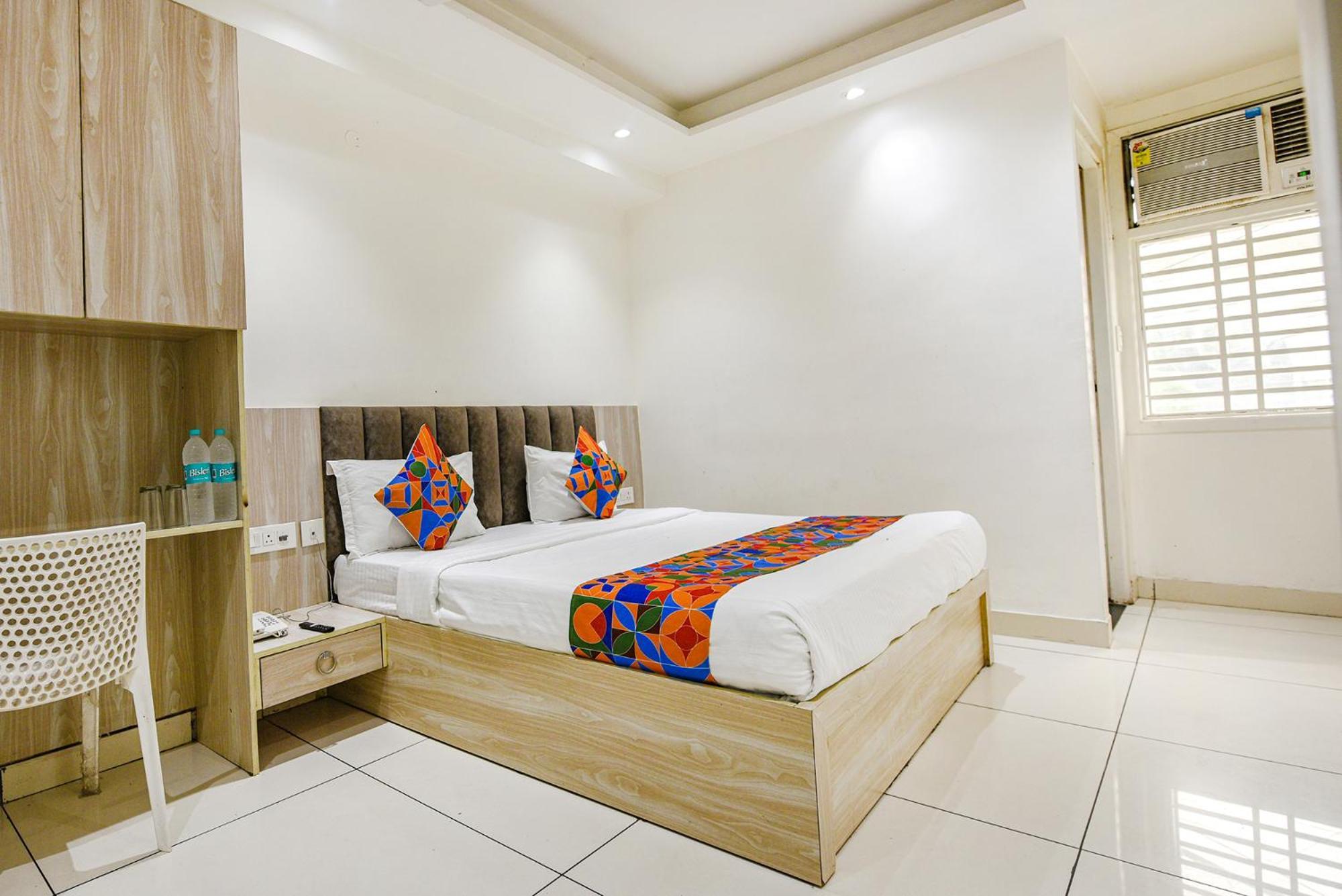 Fabhotel Luxury Inn Near Adarsh Nagar Metro Delhi  Exteriör bild