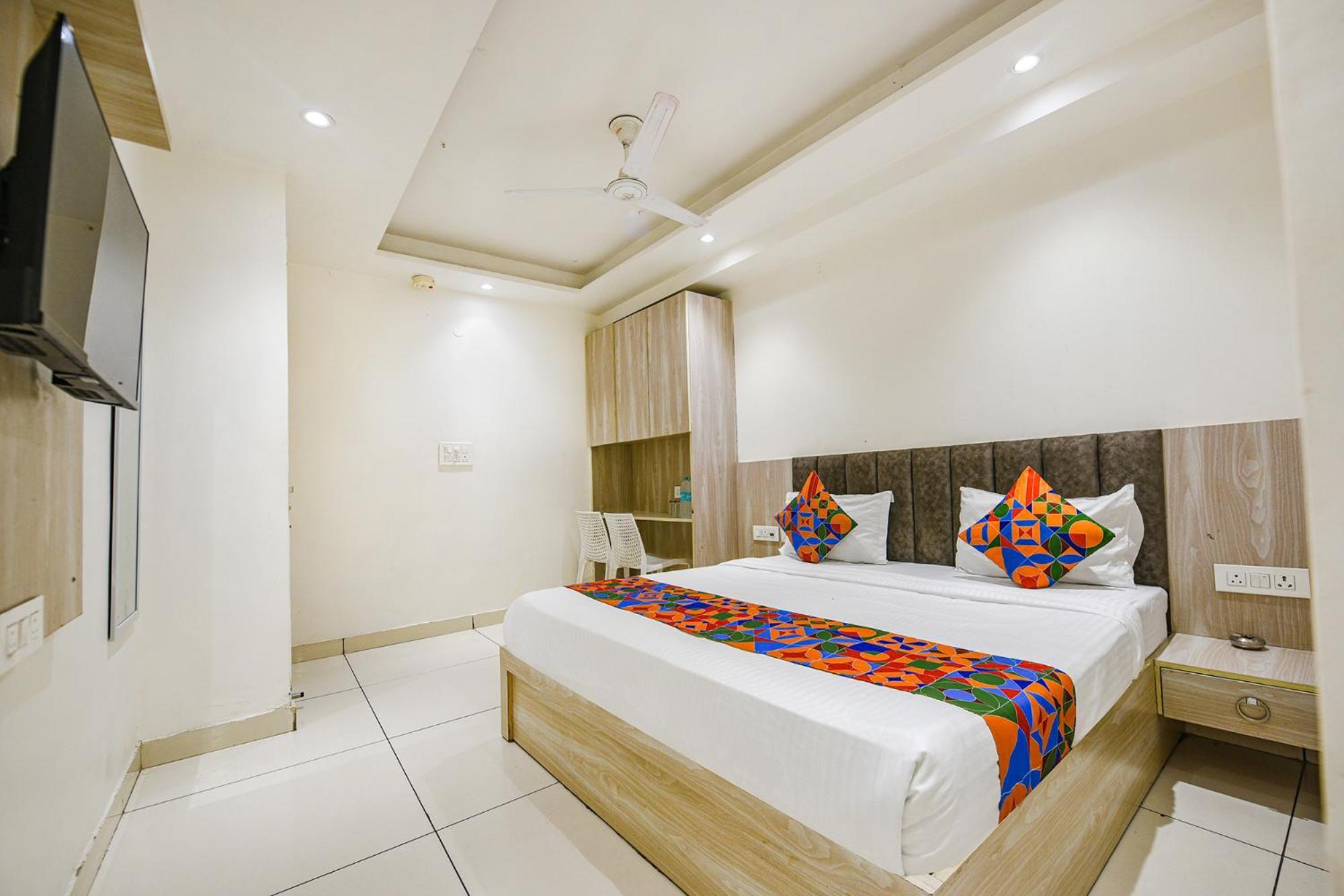 Fabhotel Luxury Inn Near Adarsh Nagar Metro Delhi  Exteriör bild