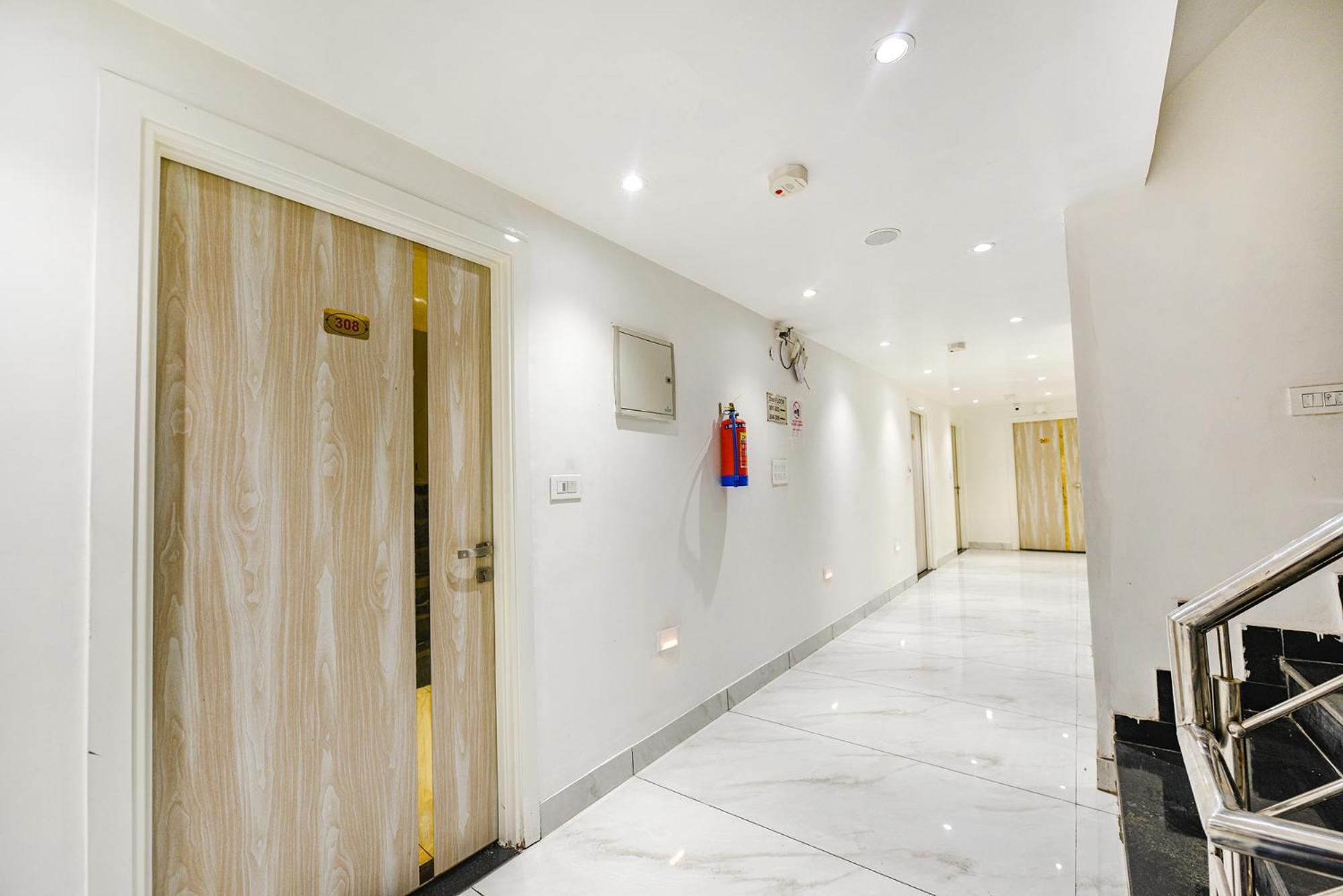 Fabhotel Luxury Inn Near Adarsh Nagar Metro Delhi  Exteriör bild