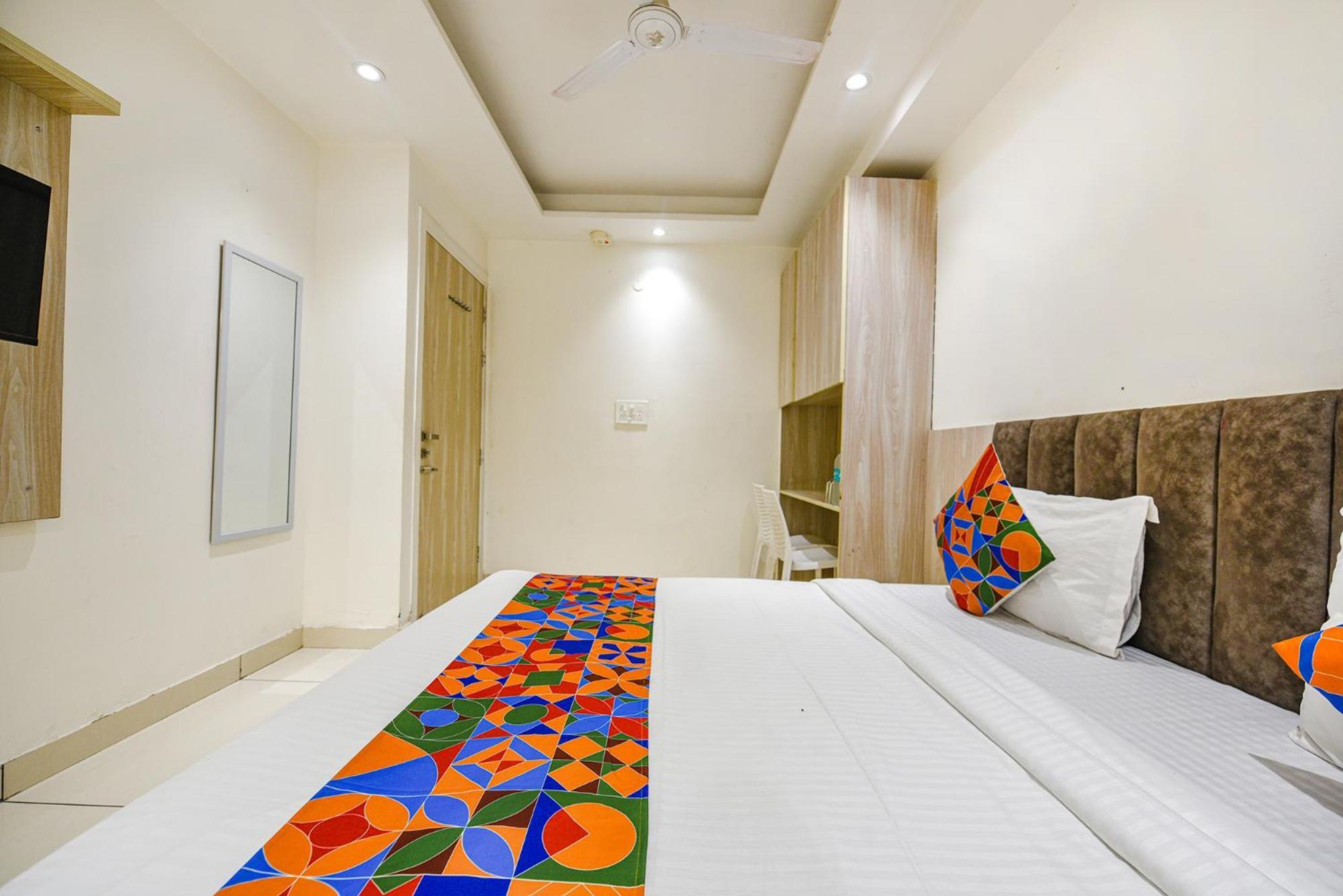 Fabhotel Luxury Inn Near Adarsh Nagar Metro Delhi  Exteriör bild