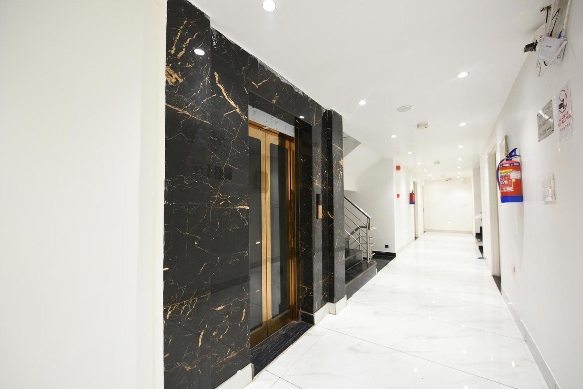 Fabhotel Luxury Inn Near Adarsh Nagar Metro Delhi  Exteriör bild