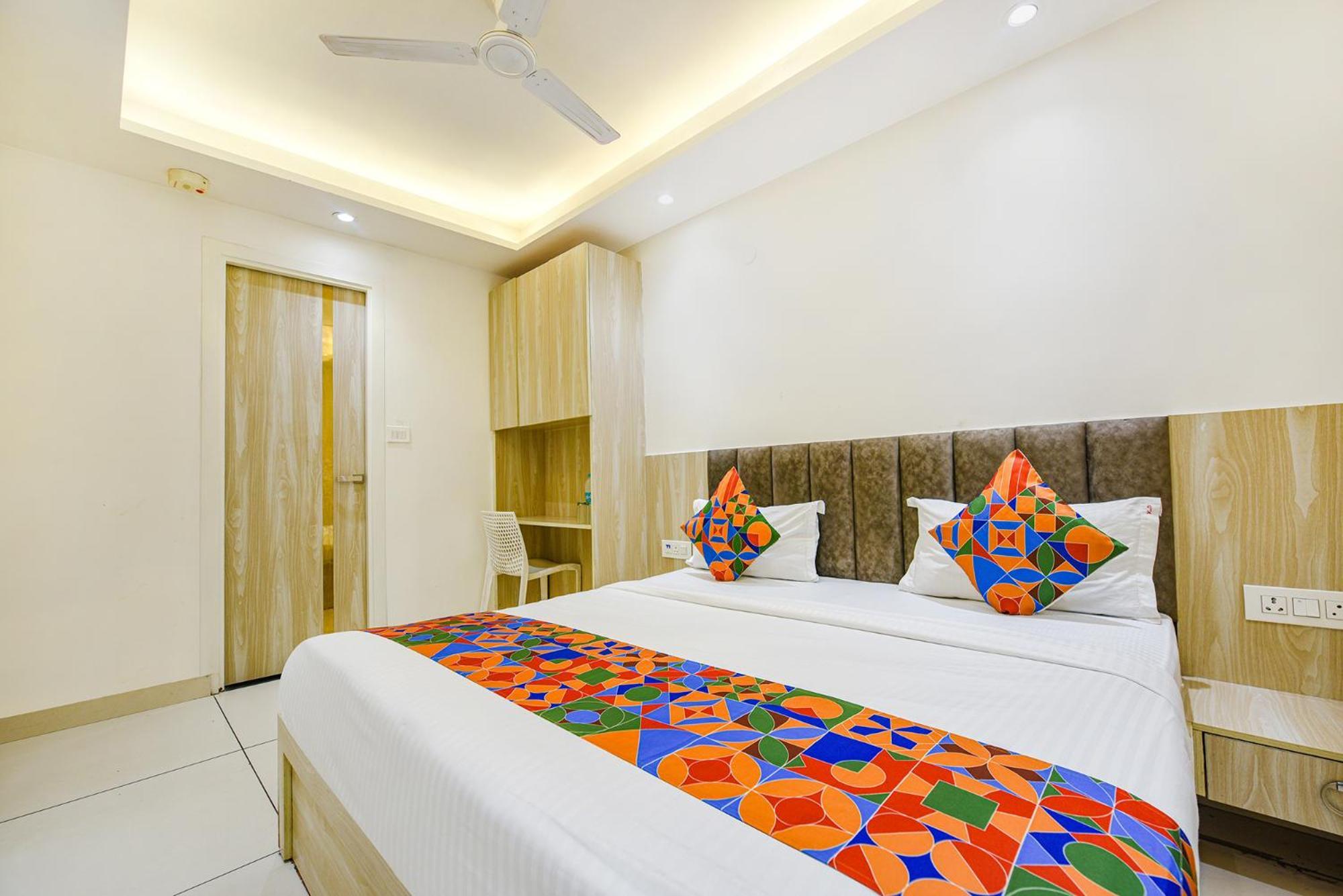 Fabhotel Luxury Inn Near Adarsh Nagar Metro Delhi  Exteriör bild