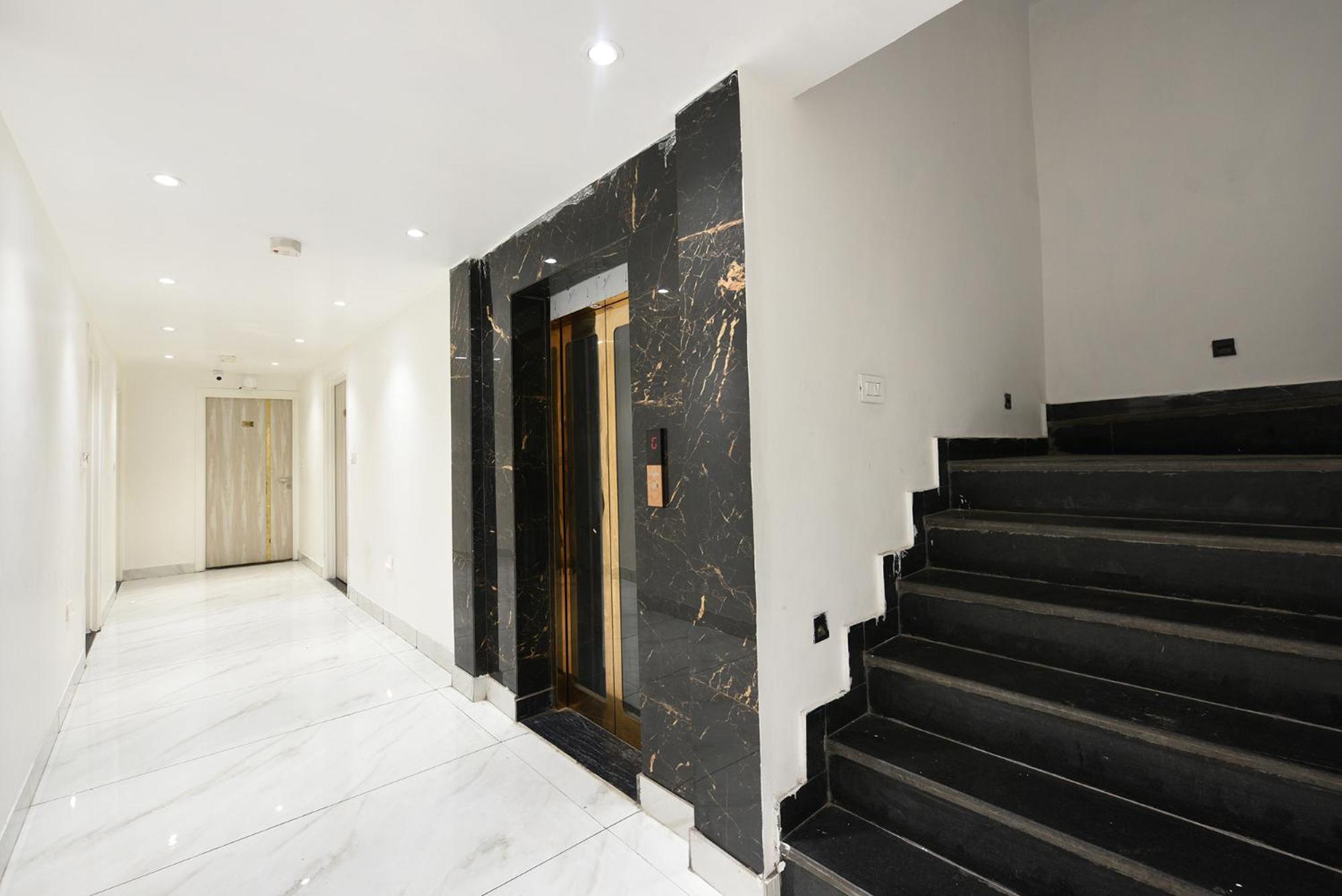 Fabhotel Luxury Inn Near Adarsh Nagar Metro Delhi  Exteriör bild