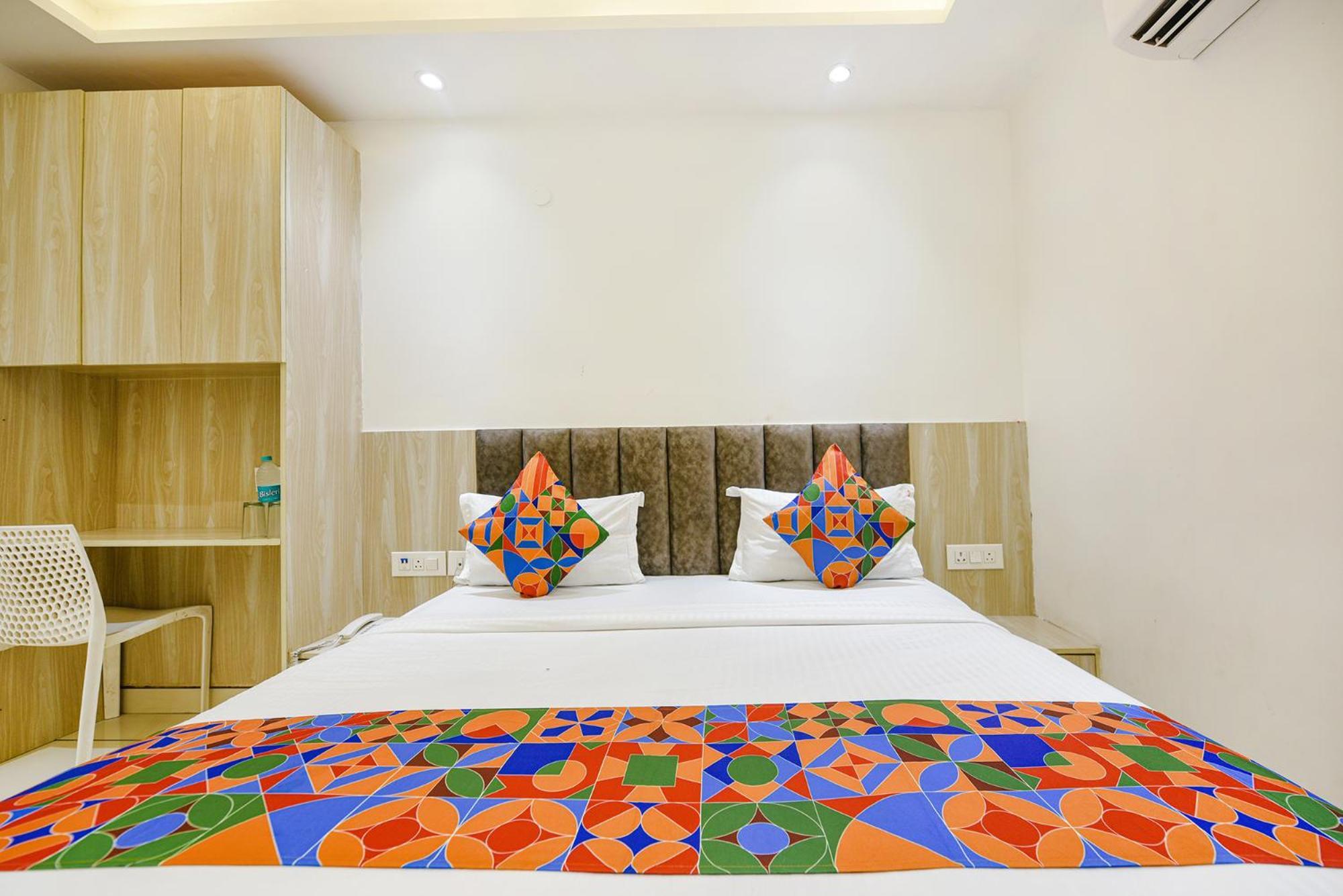 Fabhotel Luxury Inn Near Adarsh Nagar Metro Delhi  Exteriör bild