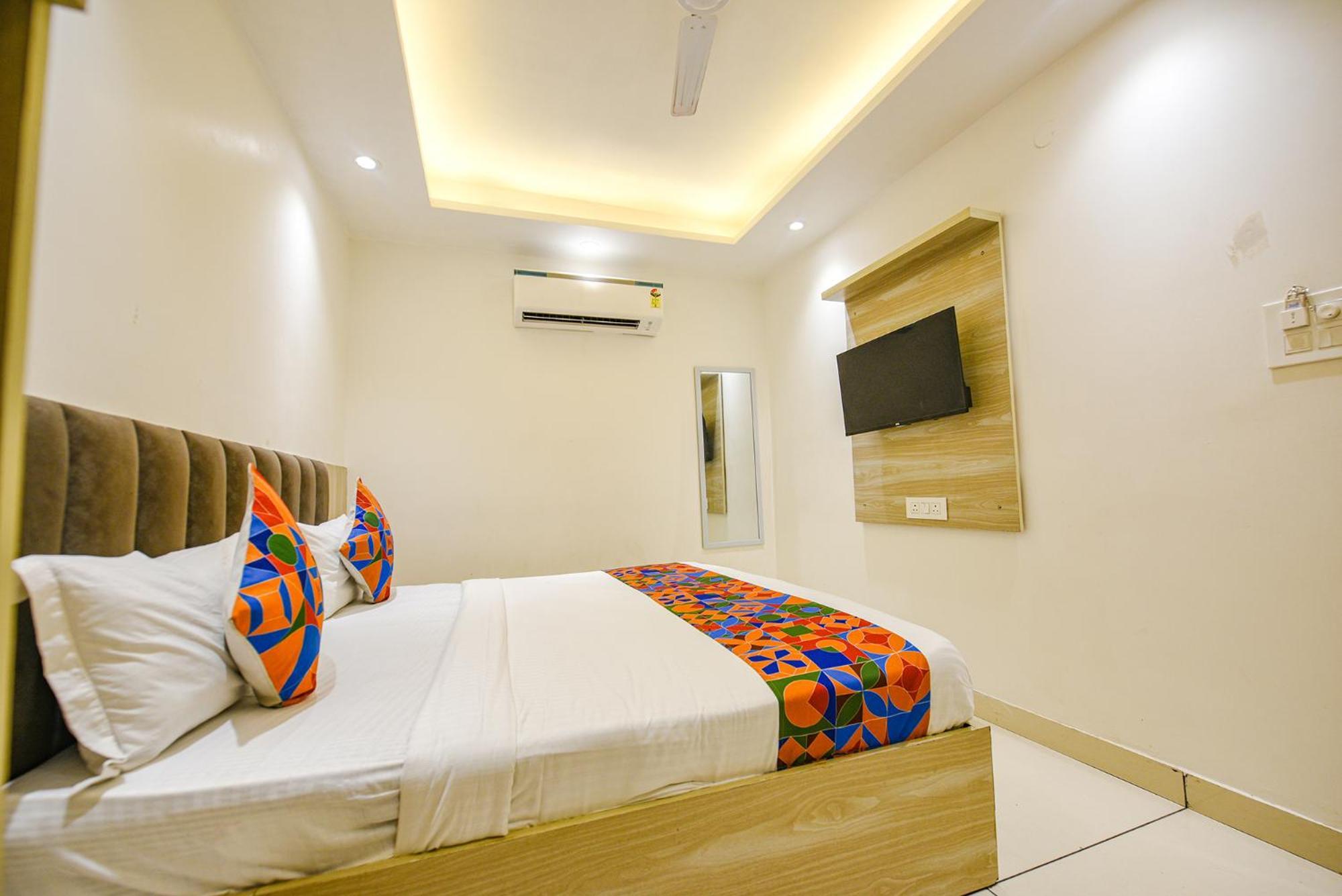 Fabhotel Luxury Inn Near Adarsh Nagar Metro Delhi  Exteriör bild