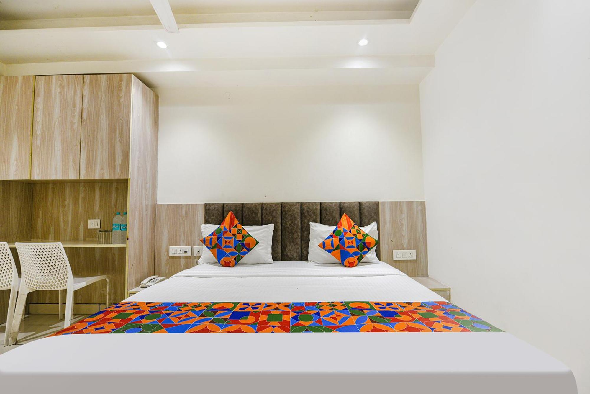 Fabhotel Luxury Inn Near Adarsh Nagar Metro Delhi  Exteriör bild